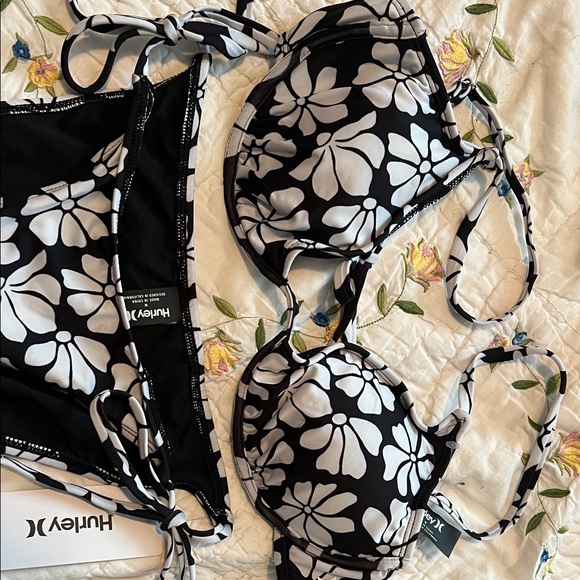 Hurley Black and White Floral Bikini - Picture 3 of 4